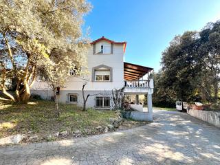 House in Avinguda can coll 105. ¡tu hogar ideal en plena naturaleza, a un paso de sant celoni!