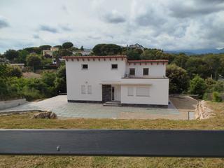Chalet en Carrer del corredor 3. Casa de obra nueva en can vila - sant pere de vilamajor