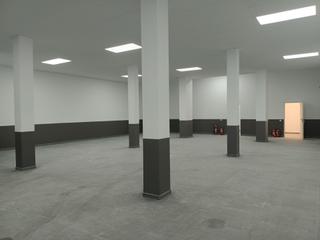 Lloguer Local Comercial  Carretera nova. Amplio local comercial a pie de calle en ctra. principal de la g