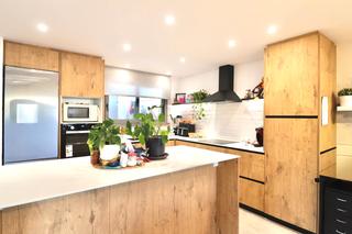 Chalet in Carrer pompeu fabra 25. Tu hogar soñado en el corazón de llinars del vallès.