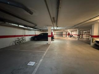 Autoparkplatz in Carrer Enric Granados 4
