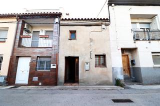 Masia  Cam del dorca. Casa de pueblo con historia y gran potencial en llerona (les fra