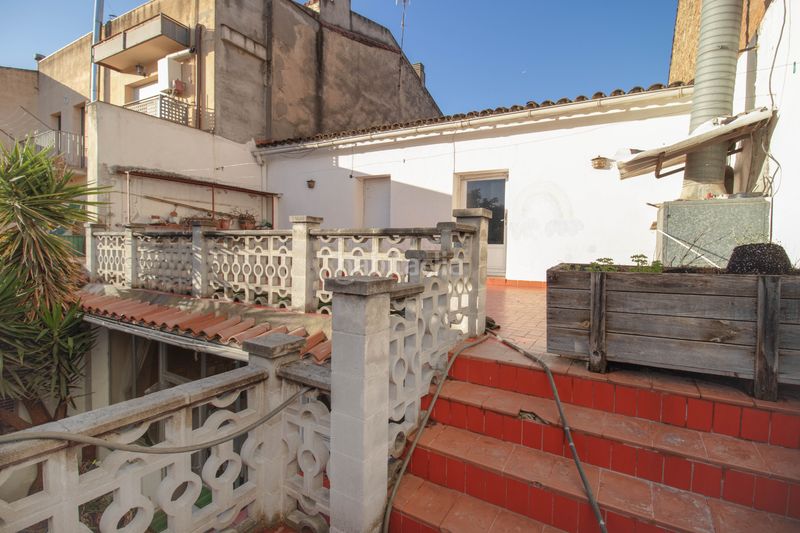 Foto a5900ecf-dc60-40b1-b4d4-e0c727fac98a. Edificio 847m<sup>2</sup> en carrer de l'estació 6 edificio de obra nueva en Llinars del Vallès
