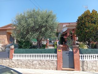Casa  Travessera de gr�cia. Exclusiva casa en venta con ascensor en les franqueses del vall�