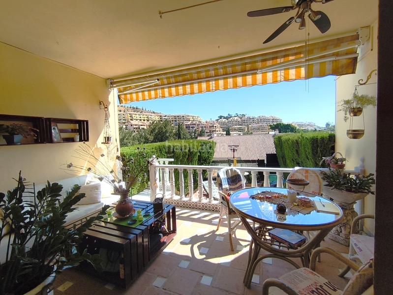 Foto cb5ce848-f6e3-4e08-abcf-26f79ebdaead. Casa a schiera con camino riscaldamento parcheggio piscina in Benalmádena