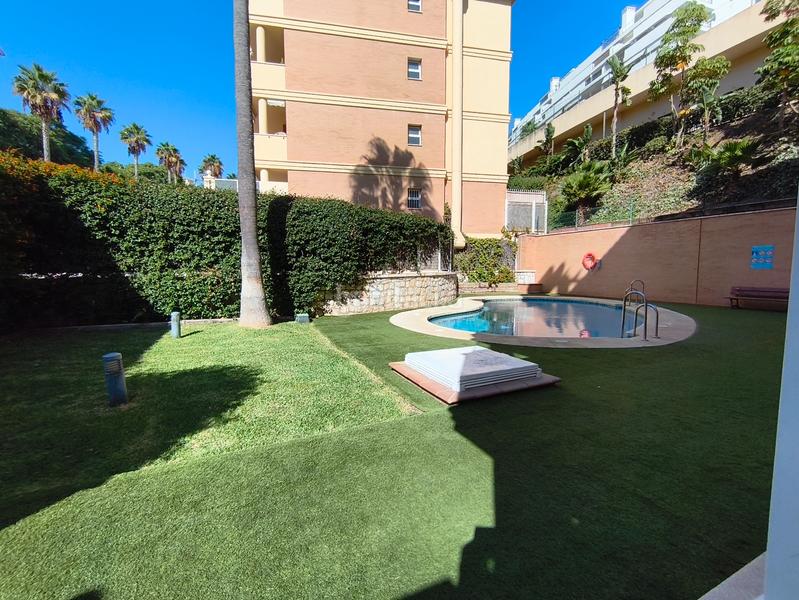 Foto 95264f11-dff9-47af-9331-77f900c8ae38. Lloguer pis a avenida estrella del mar 12 a Zona Centro Comercial Torrequebrada Benalmádena