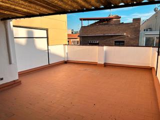 Casa aparellada  Carrer d'urgell. Muy bien situada !!