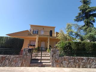 Chalet  Carrer mont-rodon. Torre a cuatro vientos  de 411m2 !!