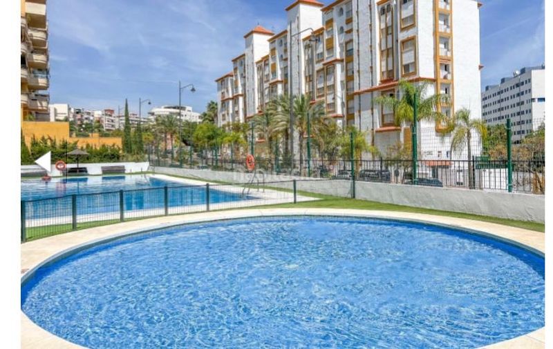 Foto d750053c-54ba-4648-9652-6525fcbb0763. Apartament amb aparcament piscina a puerto de Estepona Estepona