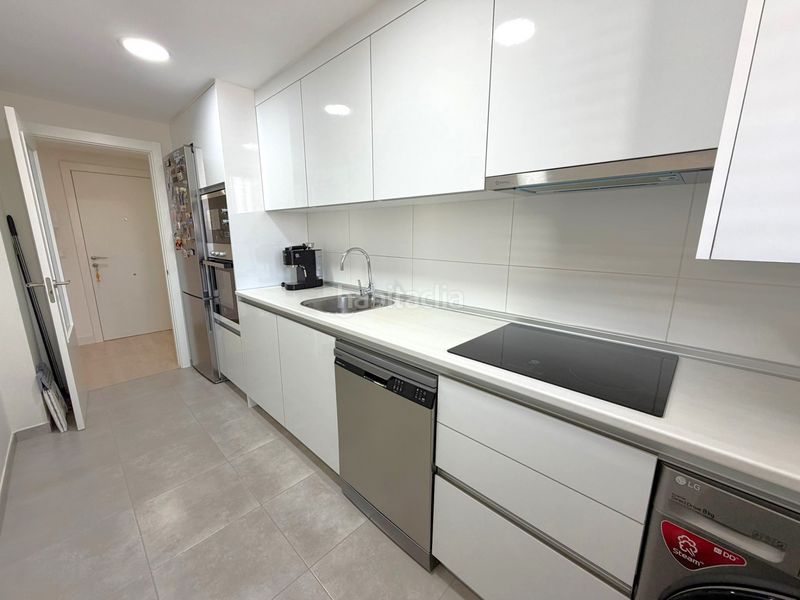 Foto fbfc723f-90fb-4d8e-a846-327a0c3d2641. Apartament amb aparcament piscina a Centro Estepona