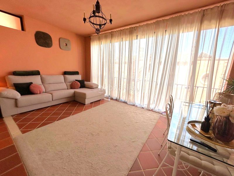 Foto a8a6a8c8-b839-4a9b-b371-4fc8cc49a4f6. Casa adossada amb calefacció aparcament a Guadalobón Estepona