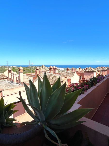 Foto e1bb998e-42f9-4954-b350-88d1c69e2014. Casa adossada amb calefacció aparcament a Guadalobón Estepona