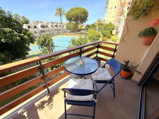 Apartament a Puerto de Estepona. Piso en venta en urbanización privilegiada en estepona