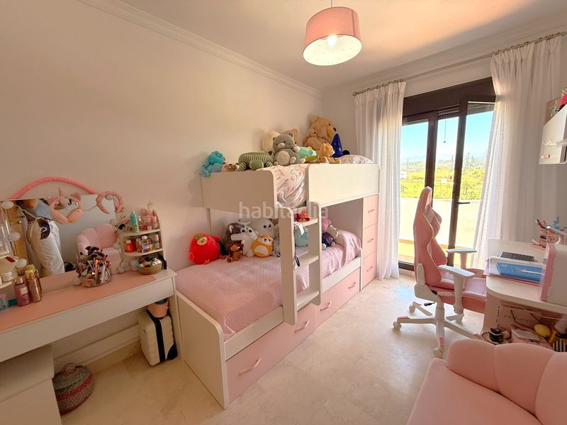 Foto 1f03c136-c83b-40b3-b0d7-021d3db79e41. Casa adossada amb aparcament piscina a Guadalobón Estepona