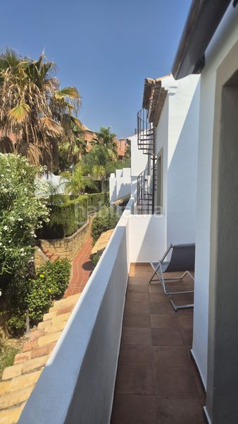 Foto 459d832b-cd46-48ab-82ff-1b5ed3b776f8. Casa adossada amb aparcament piscina a Guadalobón Estepona