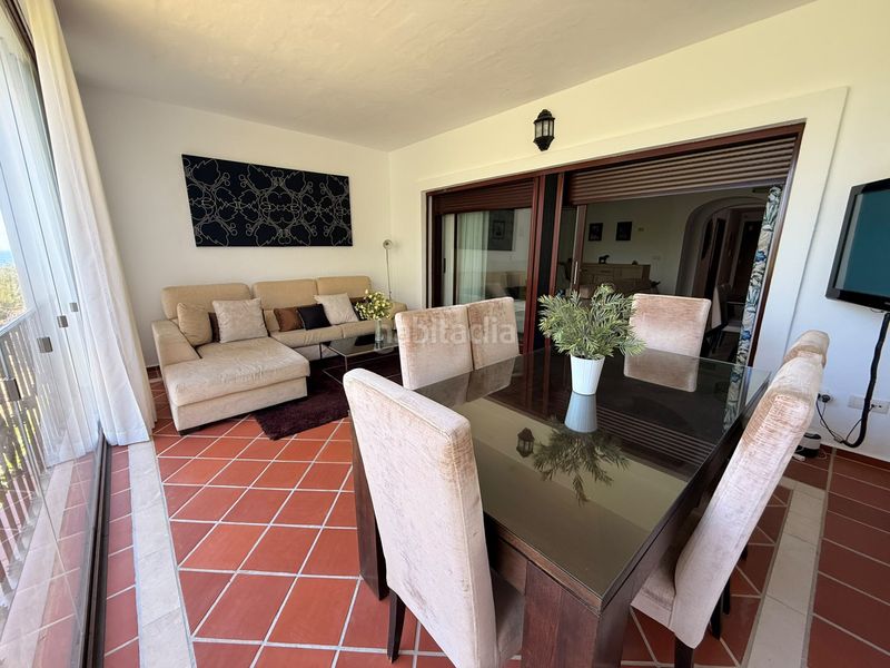 Foto a3a43762-4f8d-4e2e-b3a8-3911cc3ae01b. Casa adossada amb aparcament piscina a Guadalobón Estepona