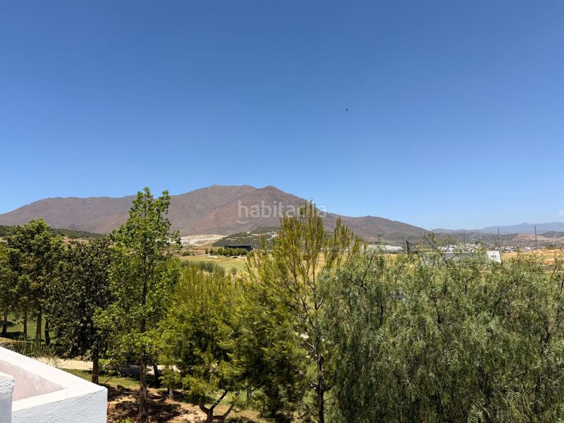Foto e2a21116-f2bd-41a5-9bb0-687dab5df5f0. Casa adossada amb aparcament piscina a Guadalobón Estepona