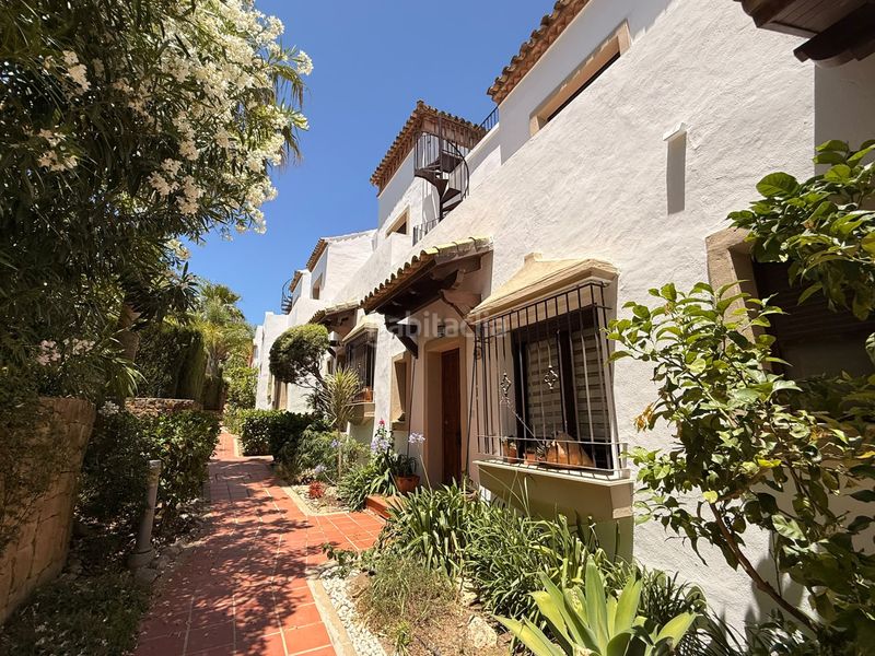 Foto e3ea31ed-e234-4d91-9ee8-e00369fcc30d. Casa adossada amb aparcament piscina a Guadalobón Estepona