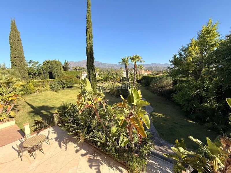 Foto 1523cef9-85ce-45c9-bb7b-0c8c87be4e21. Casa amb aparcament piscina a Las Lomas Estepona