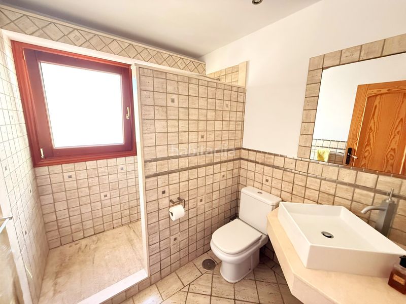 Foto 1c507169-28a7-4571-9e82-aec5716933e1. Casa amb aparcament piscina a Las Lomas Estepona