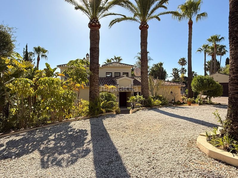 Foto a28a0b67-a690-4f91-ac6f-4002b9a19e94. Casa amb aparcament piscina a Las Lomas Estepona
