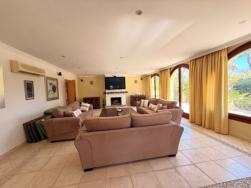 Foto b68dc5e6-7fda-4fec-971f-2bf6f8b9cbde. Casa amb aparcament piscina a Las Lomas Estepona