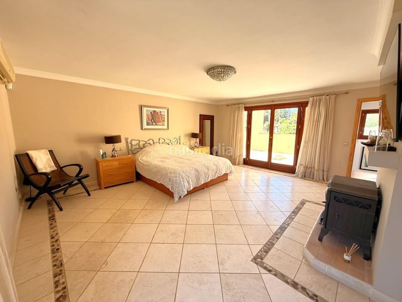 Foto ca2ea2d6-98dc-436d-af2e-2b9d0a427197. Casa amb aparcament piscina a Las Lomas Estepona