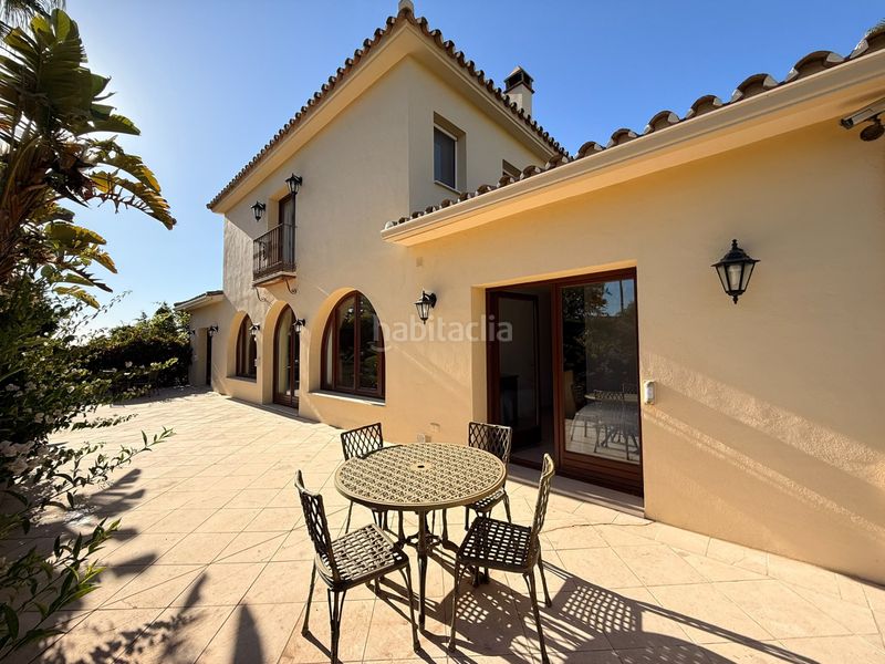 Foto cba3ba9f-4d24-4e03-8d3d-3f53329c99d2. Casa amb aparcament piscina a Las Lomas Estepona
