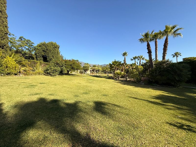 Foto d38bd7ab-83b7-4fd7-bc0b-65f67ffac1e3. Casa amb aparcament piscina a Las Lomas Estepona