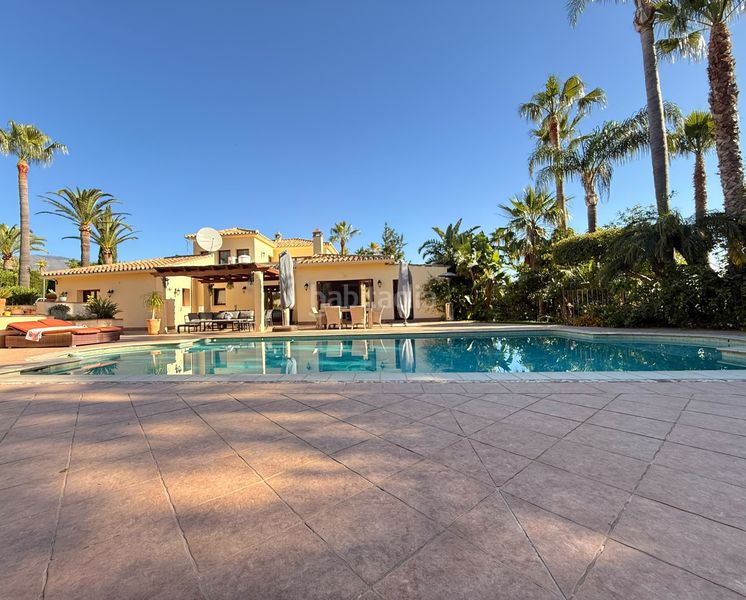 Foto ec05814e-741d-4008-90e2-e13ba02a90ff. Casa amb aparcament piscina a Las Lomas Estepona