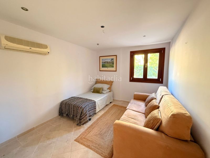 Foto f7b31bb3-d272-4c24-b998-a5a6158a9524. Casa amb aparcament piscina a Las Lomas Estepona