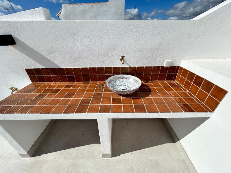 Foto 2a6bcb05-e4cd-4b55-b724-ec5b0f3a8df5. Casa completamente reformada, casa de pueblo con gran encanto Centro en Estepona