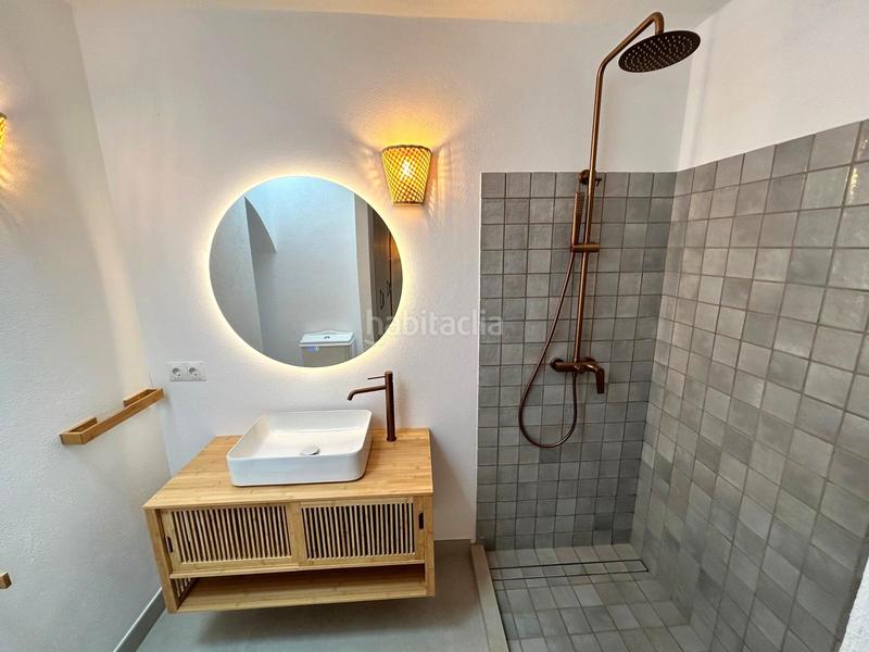 Foto a8eeca3c-d858-4298-835c-3311aca7cb8f. Casa completamente reformada, casa de pueblo con gran encanto Centro en Estepona
