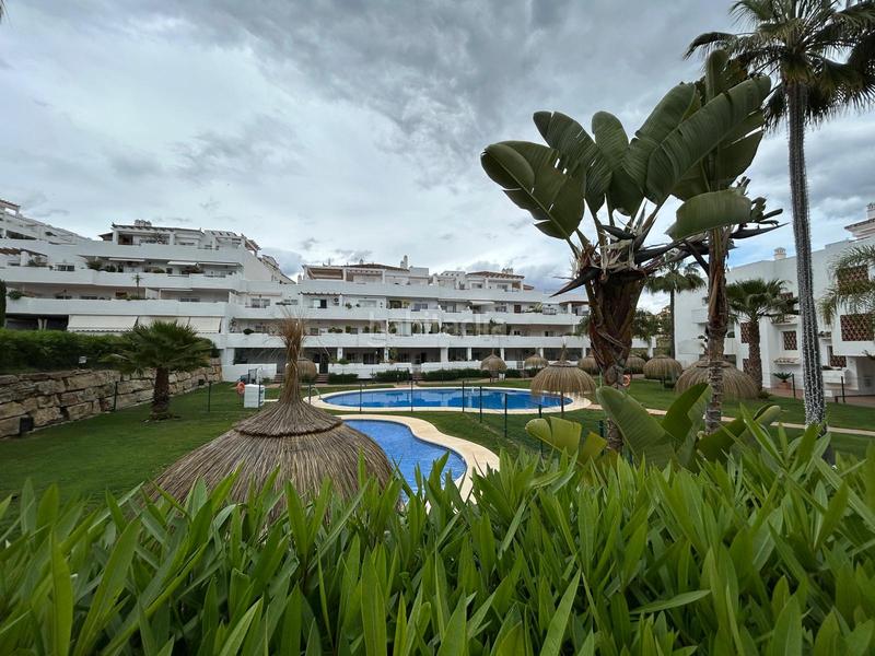 Foto 138a76d5-d497-46ba-8969-c3fb9ce0d4da. Ático estupendo ático dúplex con grandes terrazas soleadas en la zona de selwo, . en Estepona
