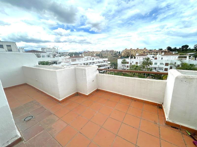 Foto 138d75b1-5d17-4c19-9d25-6d4468dff86c. Ático estupendo ático dúplex con grandes terrazas soleadas en la zona de selwo, . en Estepona