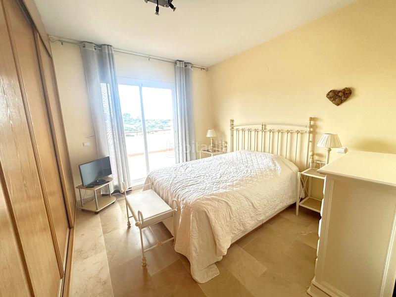 Foto c56e9c3b-70cc-4f7a-9eda-3f66b7313d23. Ático estupendo ático dúplex con grandes terrazas soleadas en la zona de selwo, . en Estepona