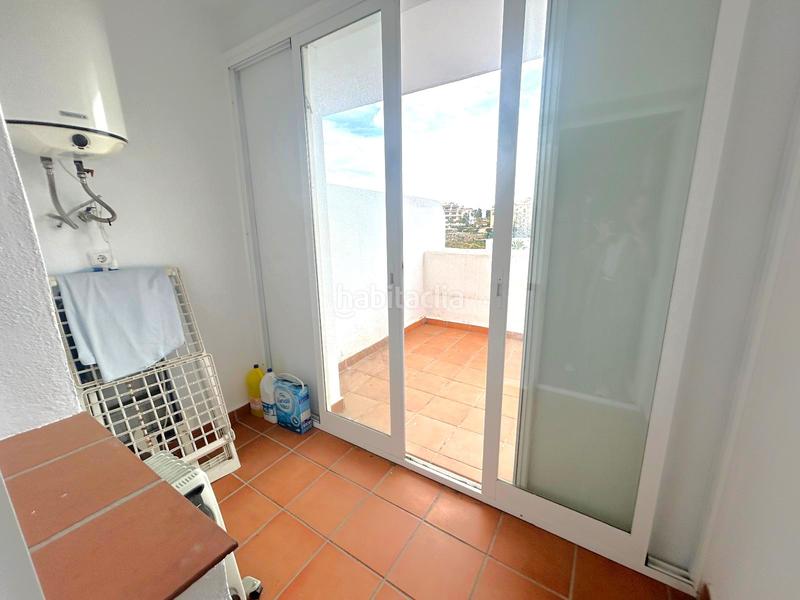 Foto c69d4f91-cf4c-4ecf-85a0-2a2c9fb3a75d. Ático estupendo ático dúplex con grandes terrazas soleadas en la zona de selwo, . en Estepona