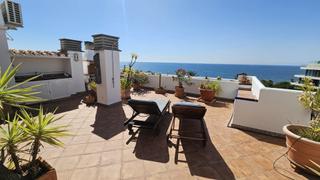 Apartament en Centro. Pisazo con terraza enorme y vistas al mar en estepona