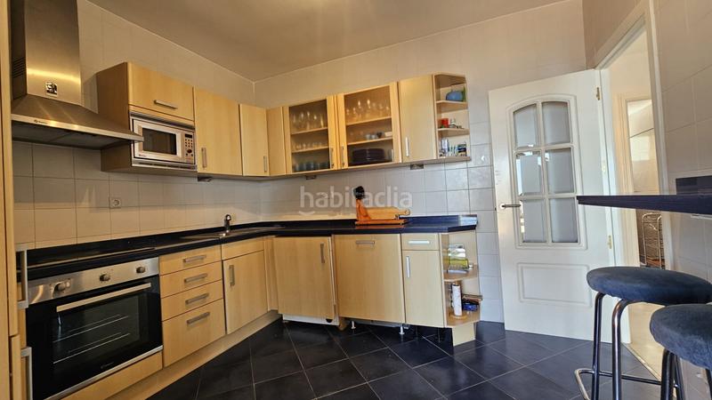 Foto 0a70a9ba-a70f-4136-8009-692c5e44b46e. Apartamento pisazo con terraza enorme y vistas al mar en Estepona