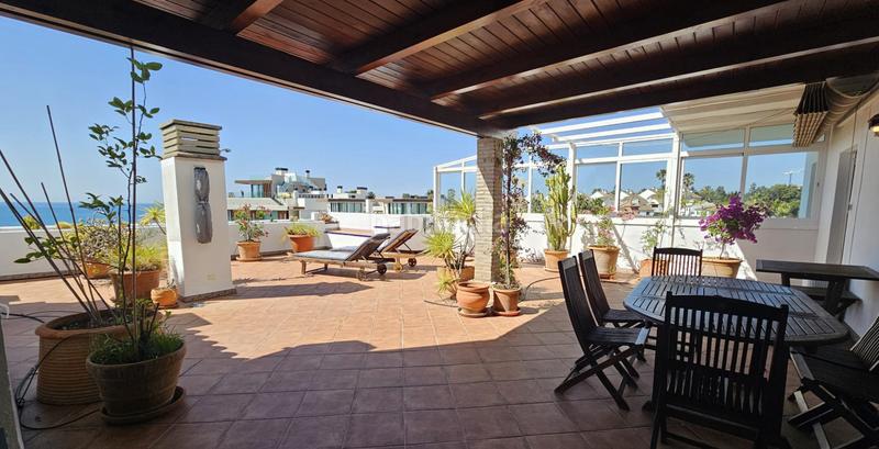 Foto 6302300d-5d83-41d7-aee1-892b214a24fb. Apartamento pisazo con terraza enorme y vistas al mar en Estepona