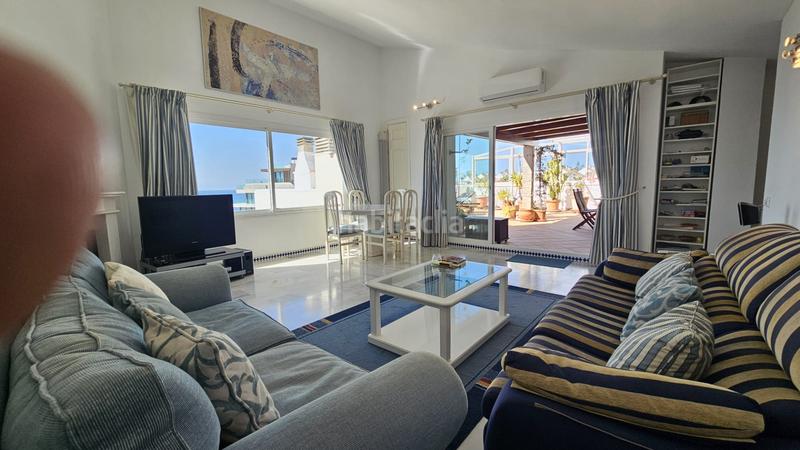 Foto d12a8df1-f8d6-4339-b3f4-59c51bc7438a. Apartamento pisazo con terraza enorme y vistas al mar en Estepona
