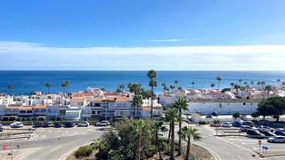 Attique à Alcorrín. Ático de 1 dormitorios en manilva playa, con vistas preciosas al