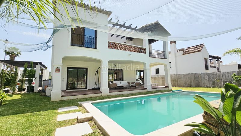 Foto 8c0fb397-8bdf-4699-9915-143ece3da07d. Casa amb calefacció aparcament piscina a Guadalobón Estepona