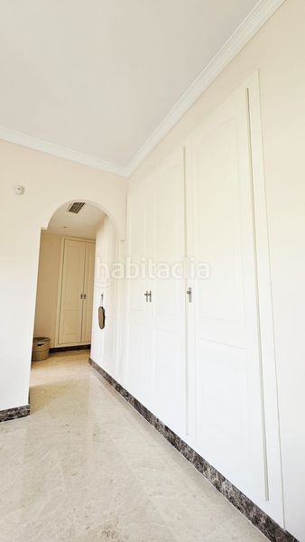 Foto a7b68dae-5725-4913-be3c-3abf73a54d51. Casa amb calefacció aparcament piscina a Guadalobón Estepona