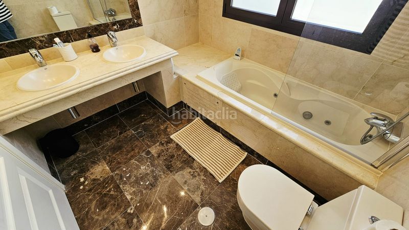 Foto fa67e1a5-2285-46bf-93fa-2863e714936a. Casa amb calefacció aparcament piscina a Guadalobón Estepona