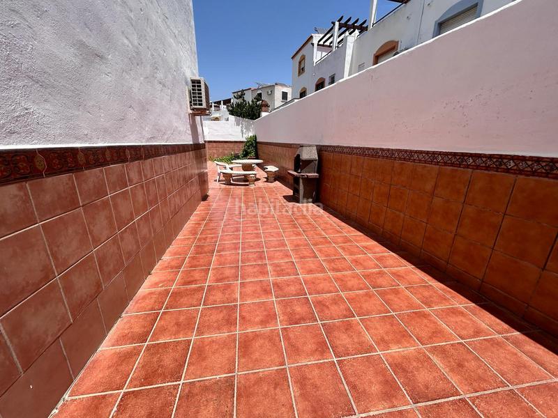 Foto cf4baec7-ab70-4cb8-87ca-09f578f48bbc. Casa adosada estupenda adosada pueblo con gran potencial en Estepona