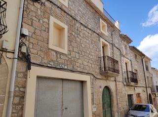 Masia a Carrer major 11. Casa pairal antigua, de 3 plantas ideal para reformar a tu gusto