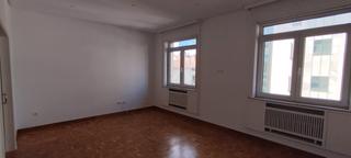 Appartement à Rúa curros enríquez 43. Se vende piso pleno centro ciudad