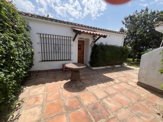 Chalet in El Juncal - Vallealto. Chalet independiente