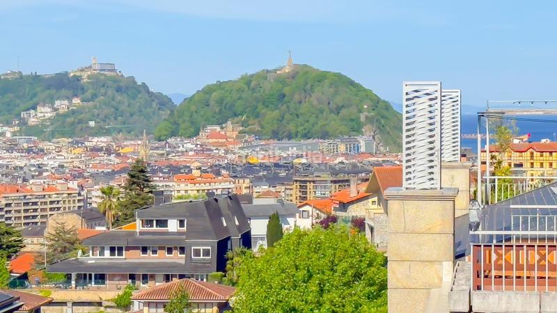 Foto 8c41099e-1a83-4e67-afb6-e0c741ad55f9. Ático en venta exclusivo dúplex invertido en toki eder, donostia san sebastián en Donostia - San Sebastián